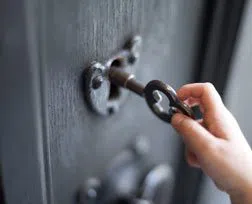 City Locksmith Store New York, NY 212-547-8936 City Locksmith Store New York, NY 212-547-8936 - 14-Unlock-Door